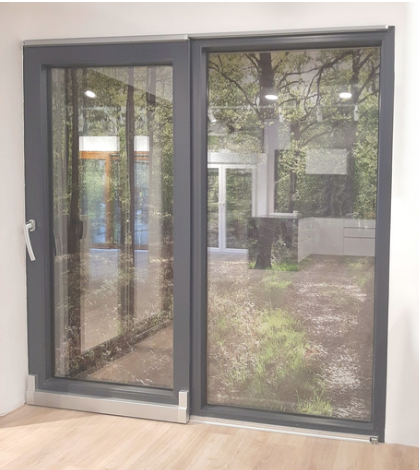 Tienen los mismos valores de aislamiento térmico y acústico que las ventanas practicables y la comodidad de apertura de una ventana corredera