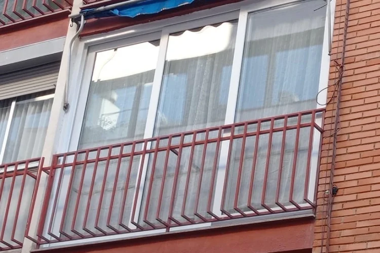 Imagen de corredera de 3 hojas y 2